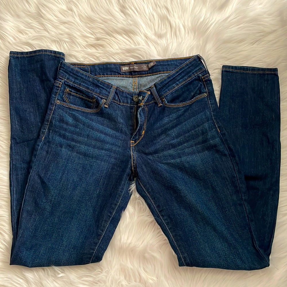 Levi’s Demi curve size 7 mid rise skinny Jean